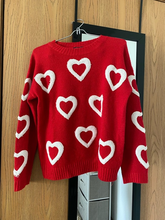 Muy Muy Sweaters - Red Heart Pattern Crewneck Sweater - White Hearts